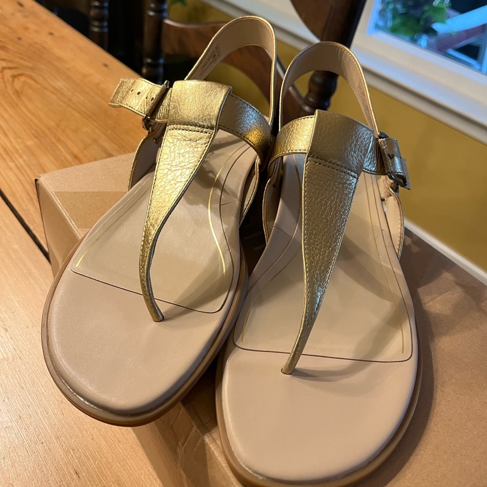 Vionic Gold and Tan Women's Sandals